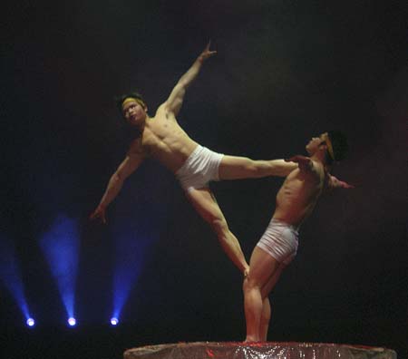 16AcrobatShow009